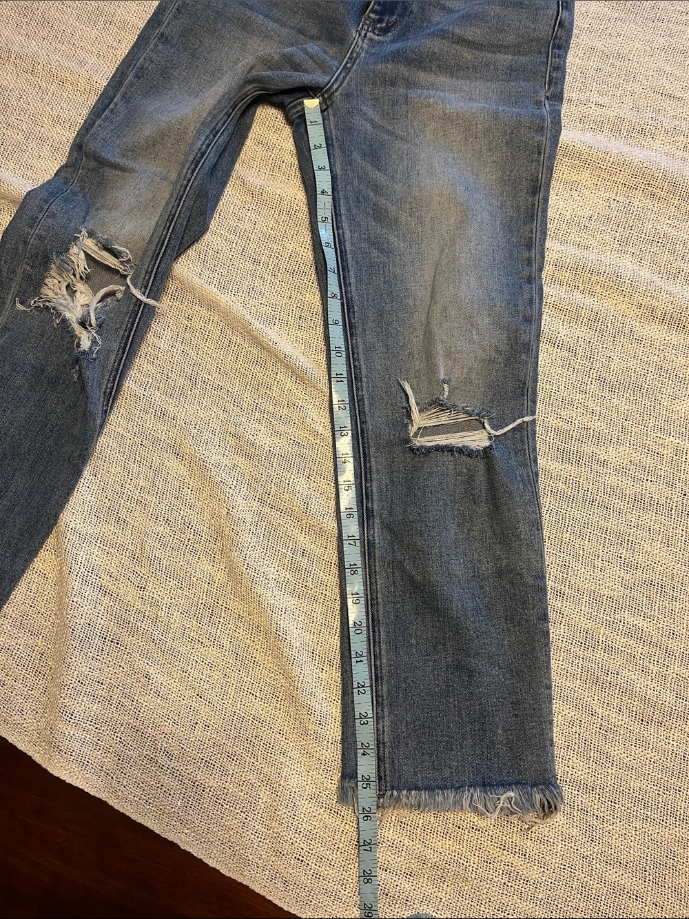 Cropped Distressed Straight-Leg Vervet Jeans in Washed Blue - Picture 3 of 5